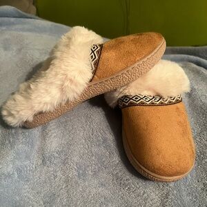 isotoner clog slippers